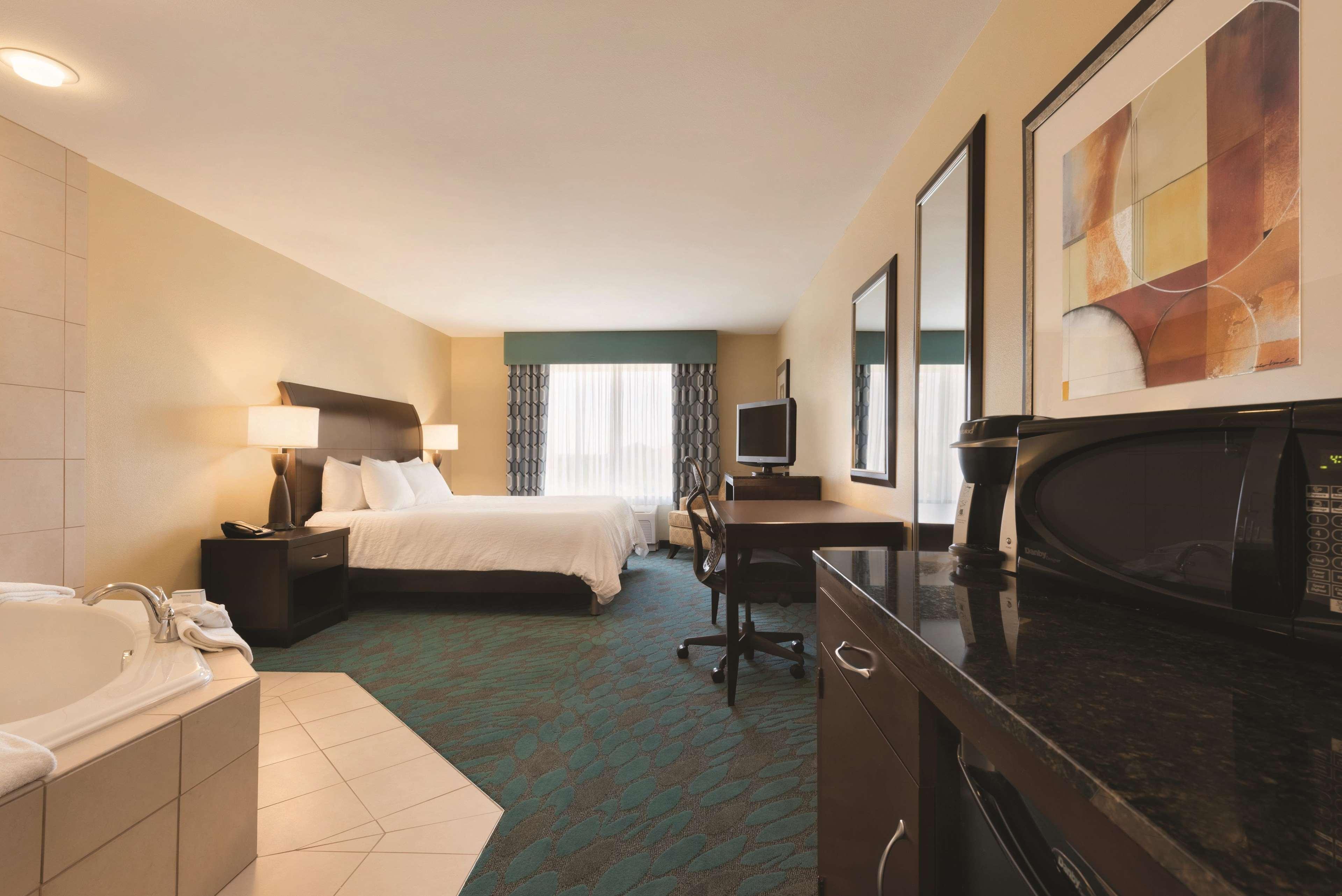 Hilton Garden Inn Фарго Екстериор снимка