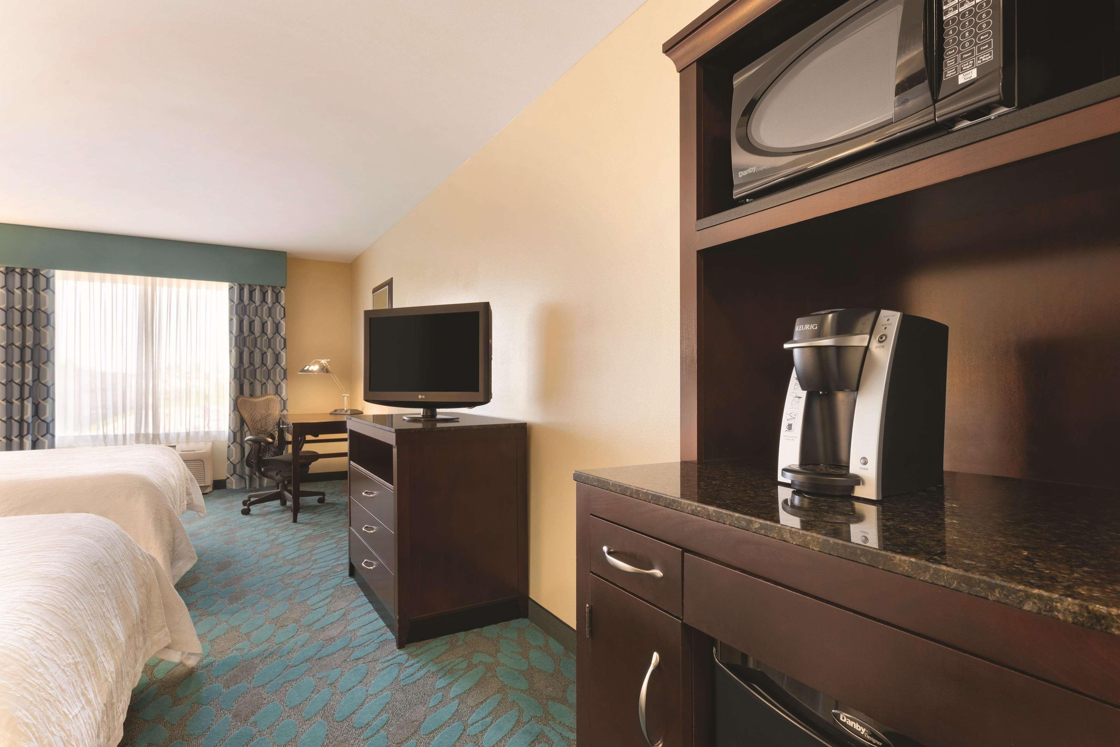 Hilton Garden Inn Фарго Екстериор снимка