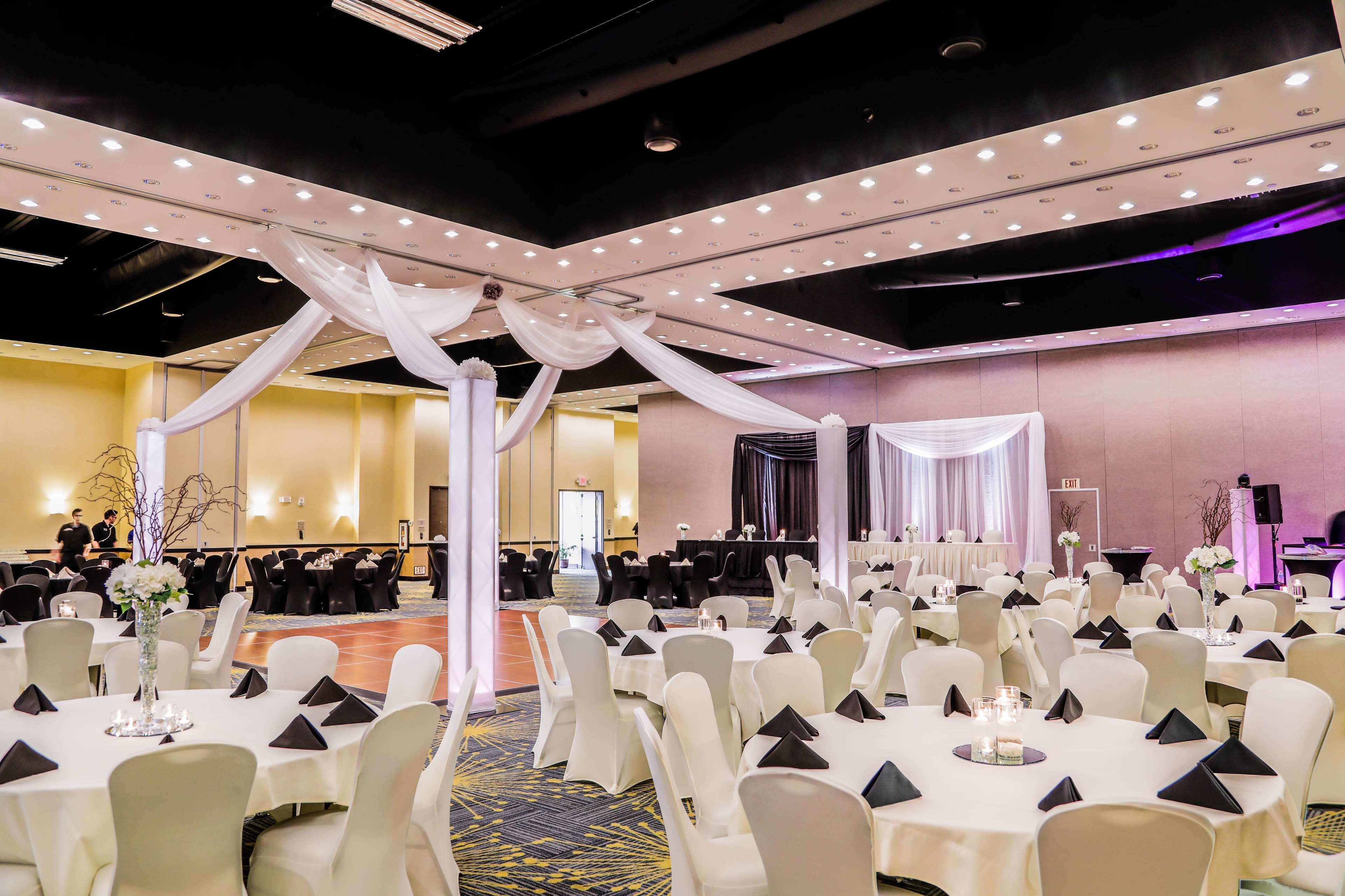 Hilton Garden Inn Фарго Екстериор снимка