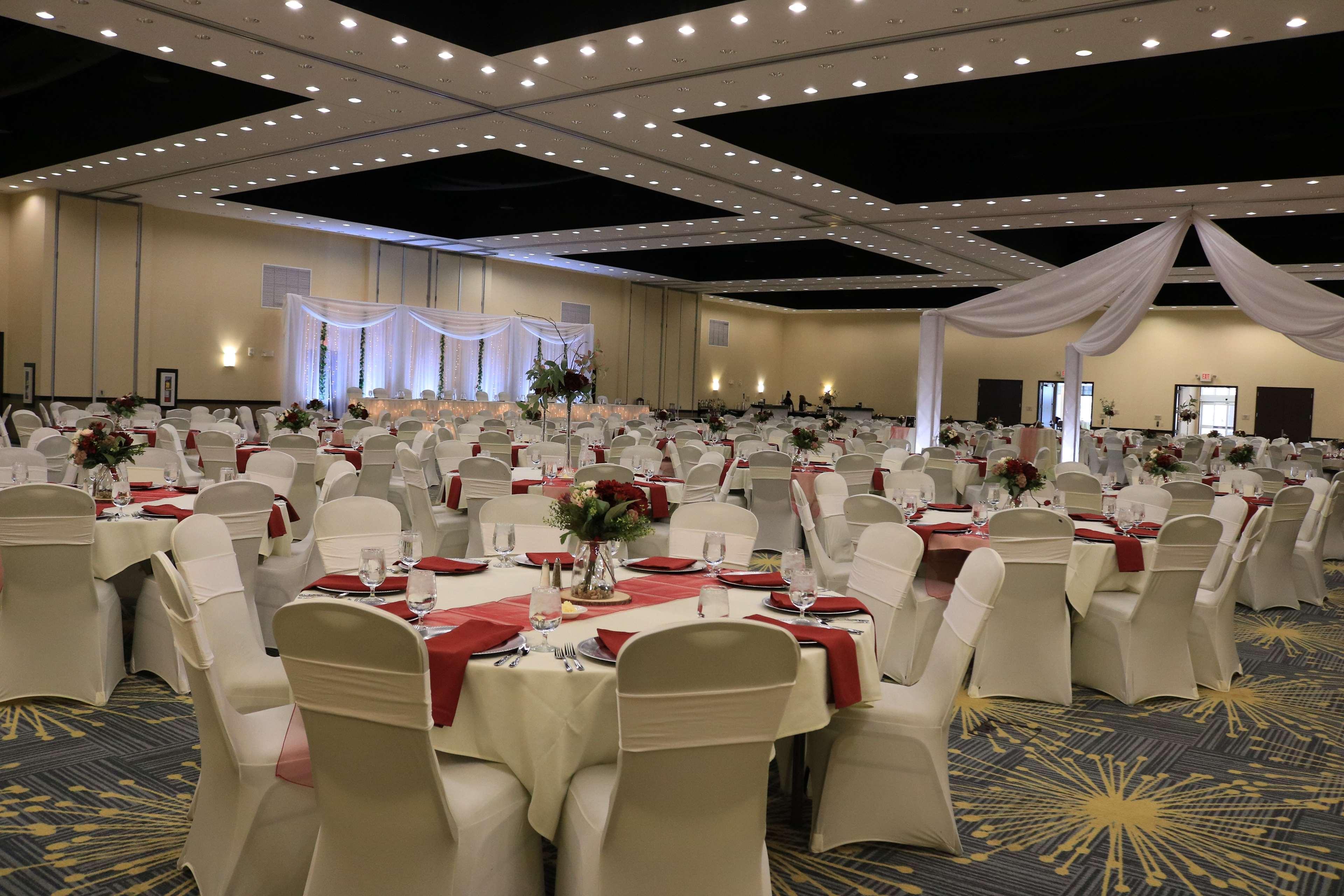 Hilton Garden Inn Фарго Екстериор снимка