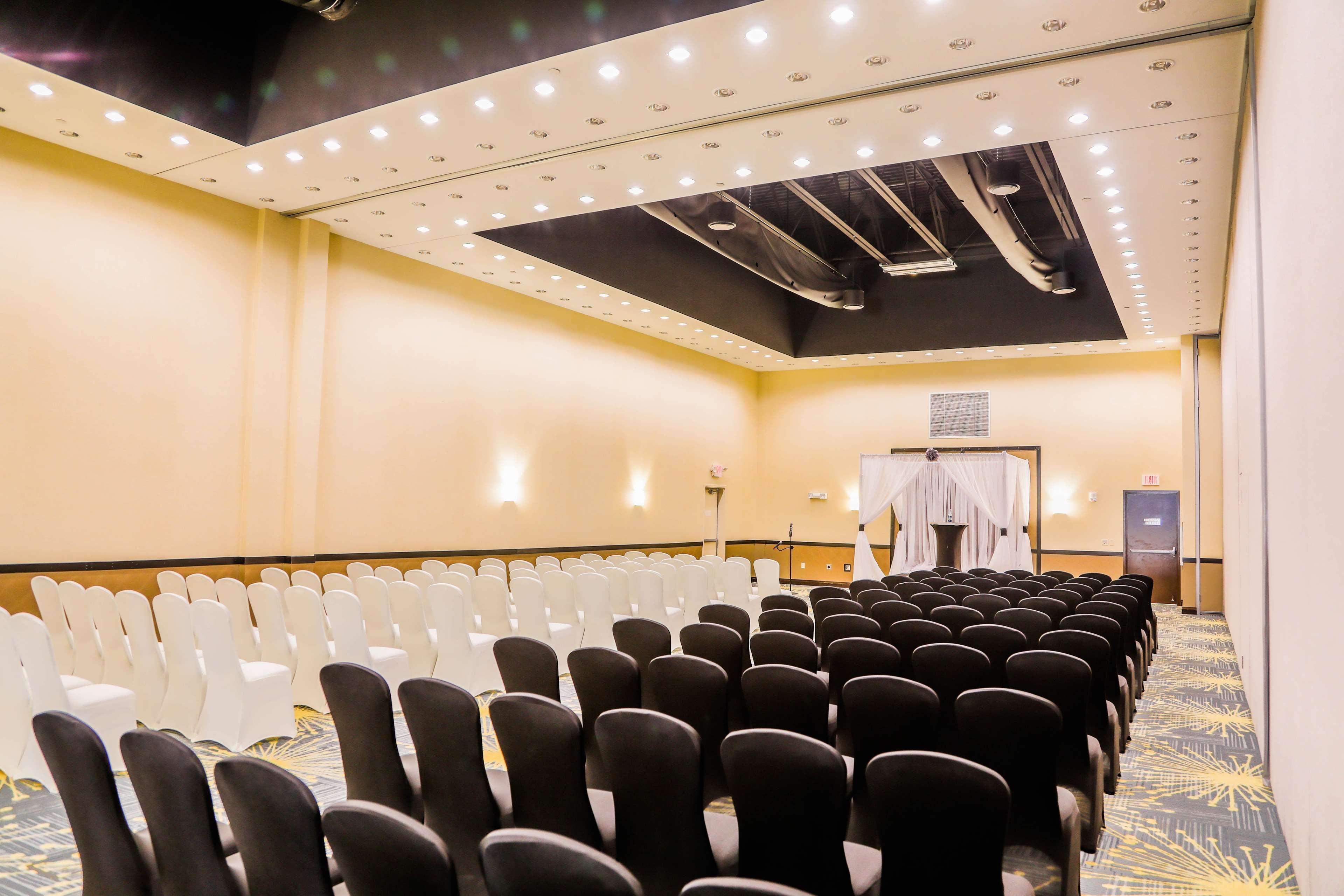 Hilton Garden Inn Фарго Екстериор снимка
