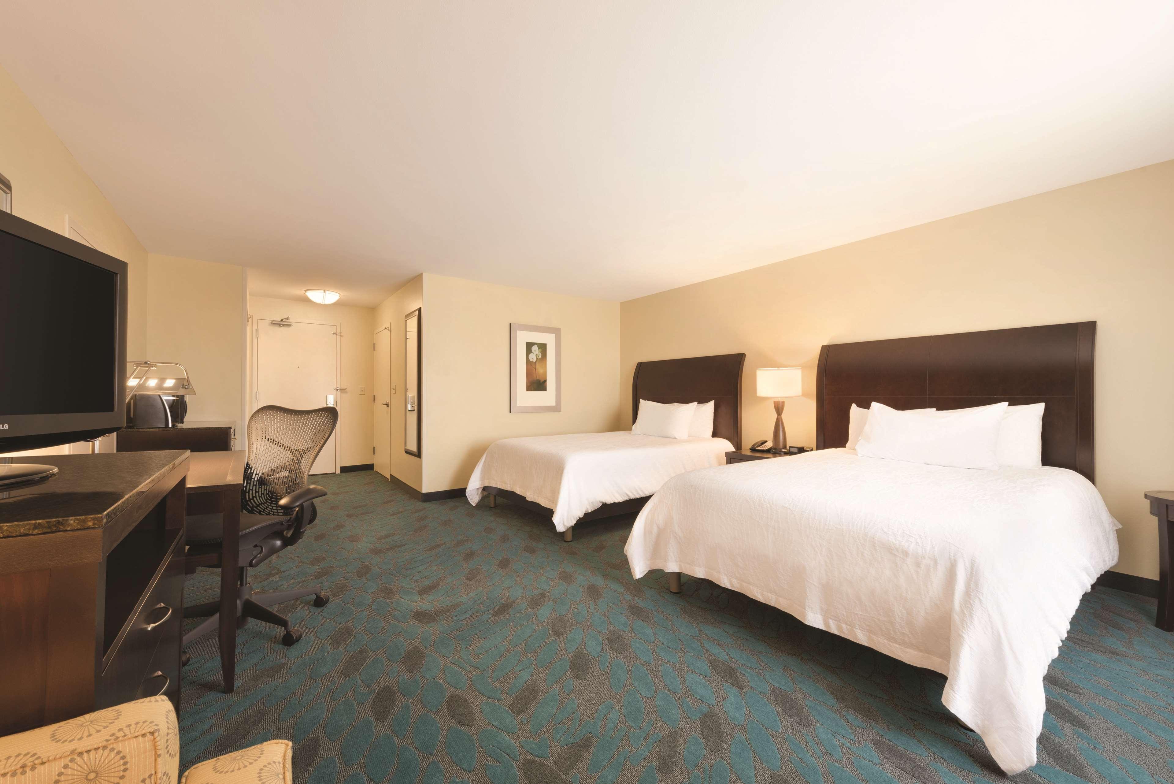 Hilton Garden Inn Фарго Екстериор снимка