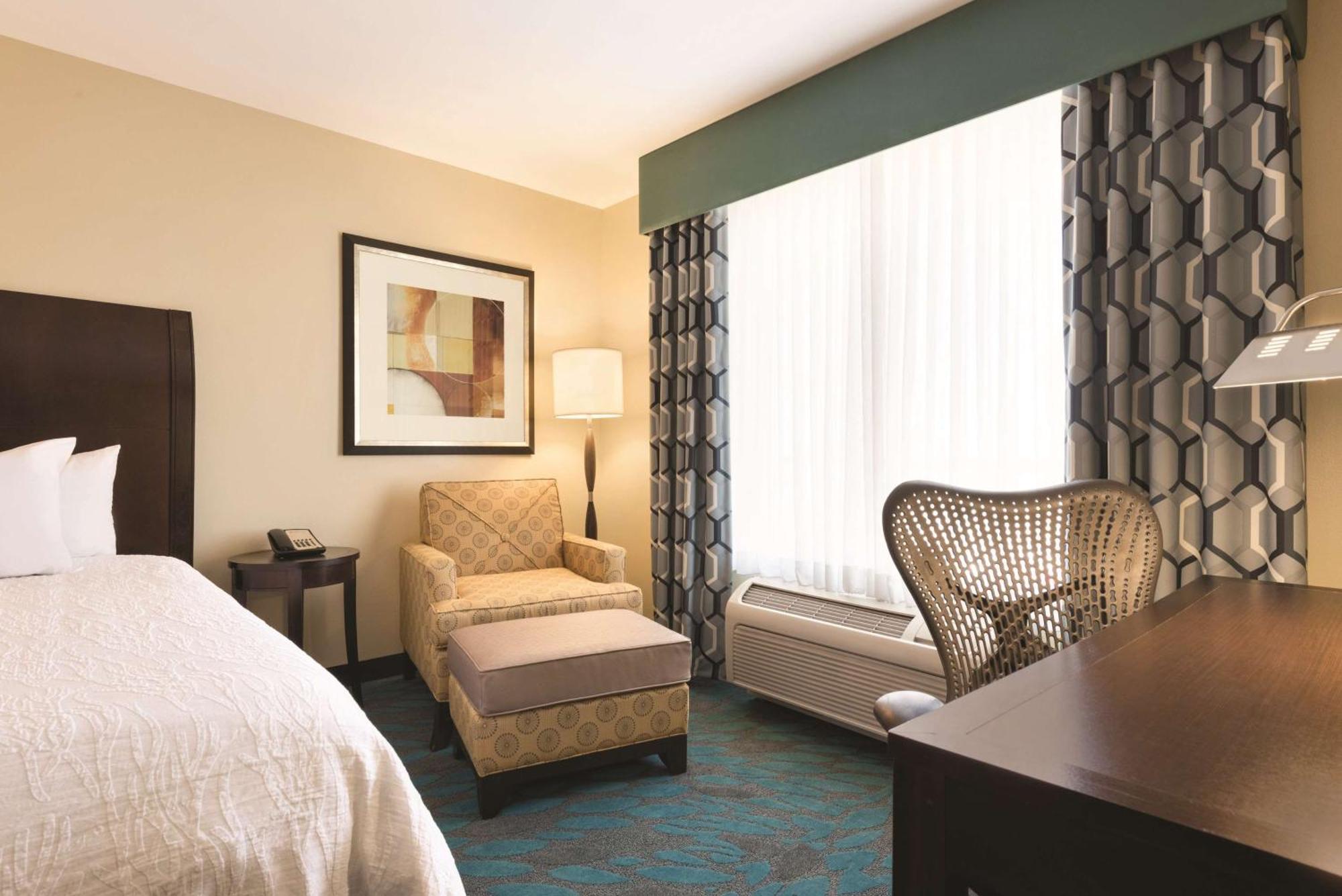Hilton Garden Inn Фарго Екстериор снимка