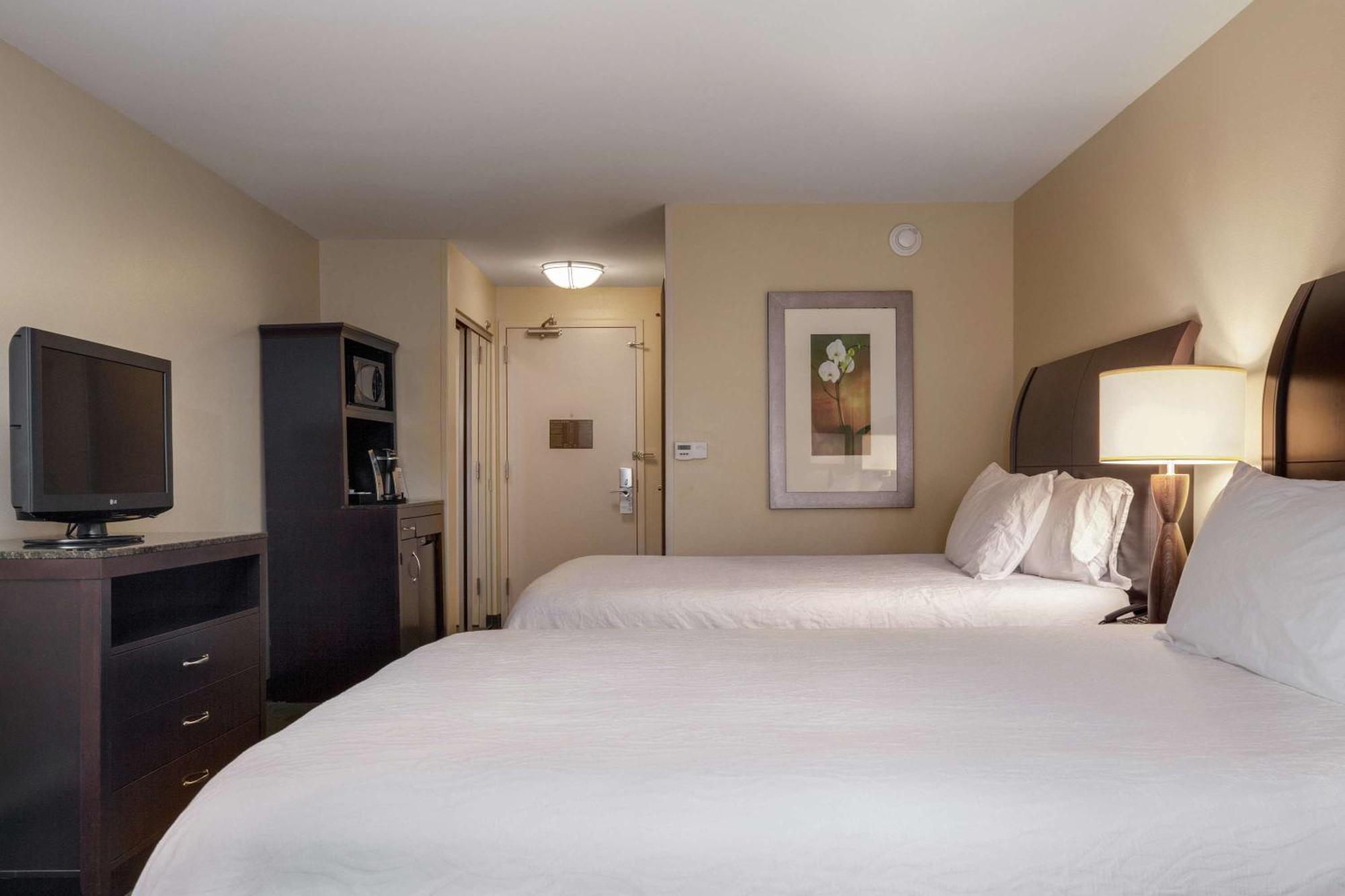 Hilton Garden Inn Фарго Екстериор снимка