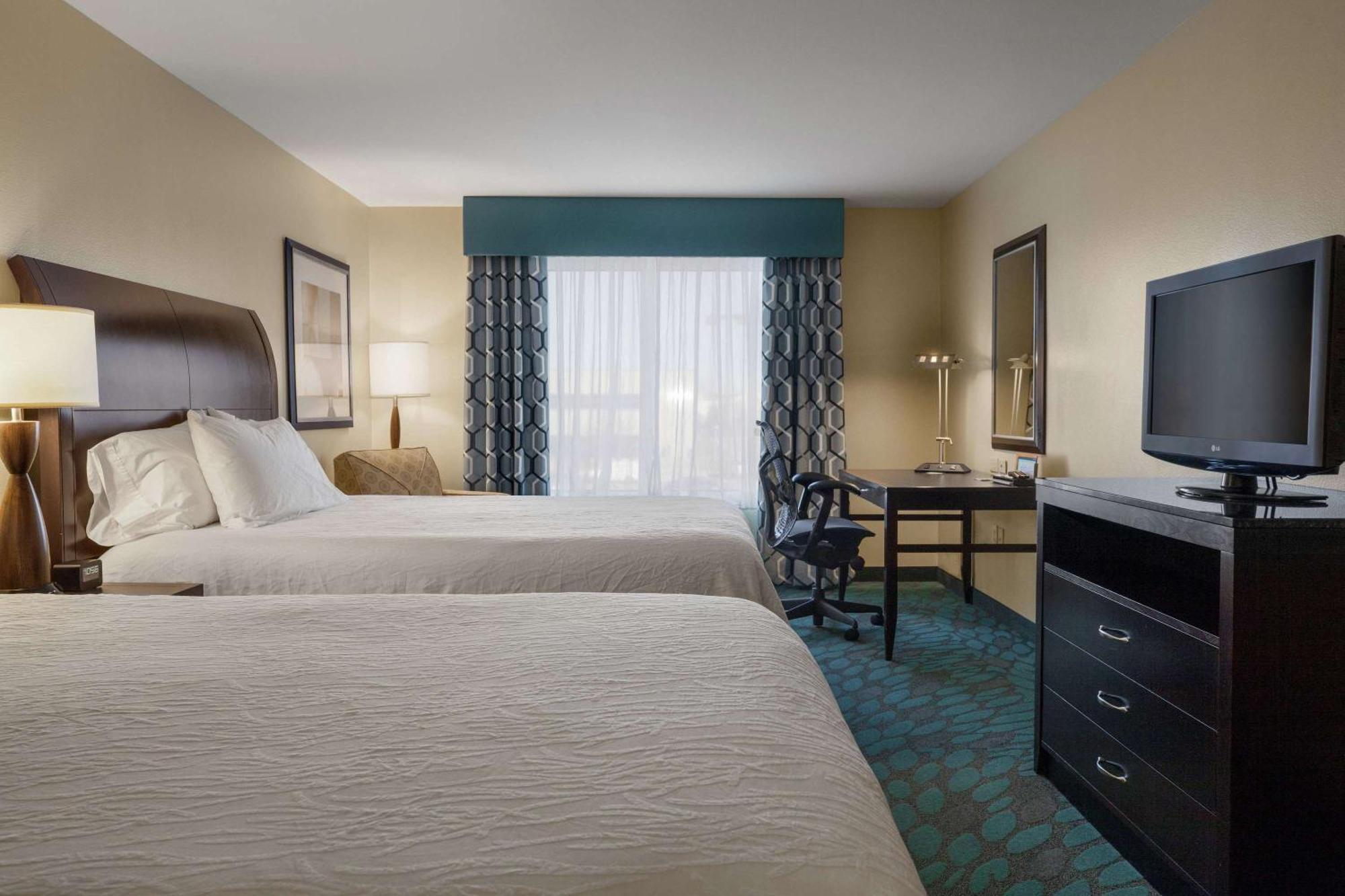 Hilton Garden Inn Фарго Екстериор снимка